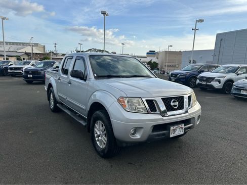 Used 2017 Nissan Frontier SV w/ SV Value Truck Package RWD image 2