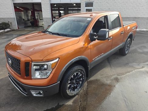 Used 2019 Nissan Titan PRO-4X w/ Pro-4x Convenience Package image 11