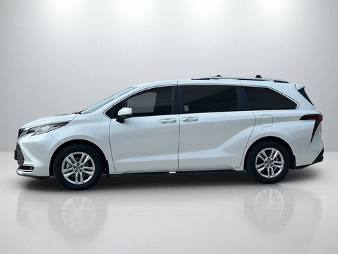 Used 2025 Toyota Sienna Limited AWD/4WD image 8