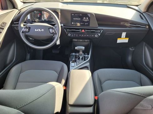 New 2025 Kia Niro LX image 8