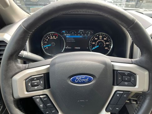 Used 2018 Ford F150 Lariat w/ Equipment Group 502A Luxury AWD/4WD image 19