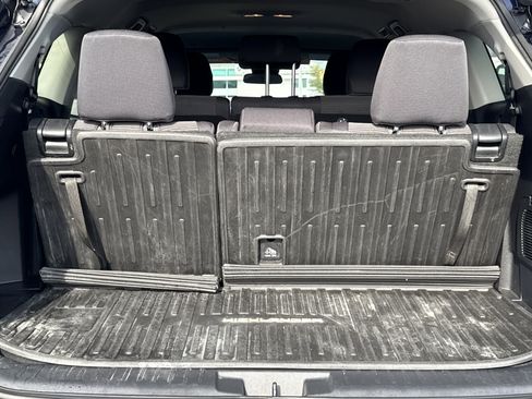 Used 2021 Toyota Highlander LE image 31