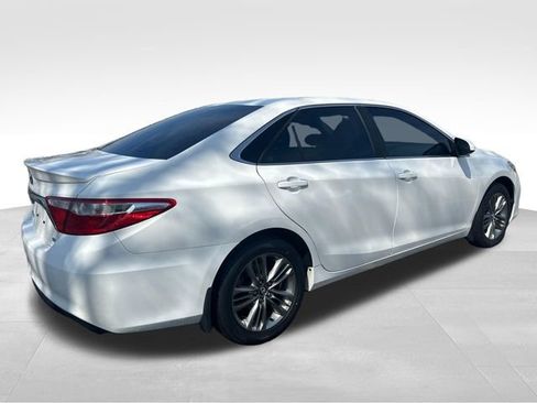 Used 2015 Toyota Camry SE image 5