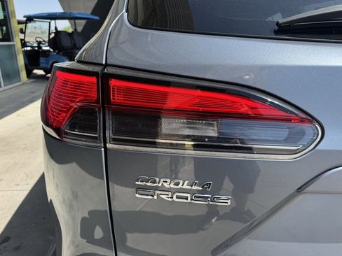 Used 2023 Toyota Corolla Cross XLE image 14