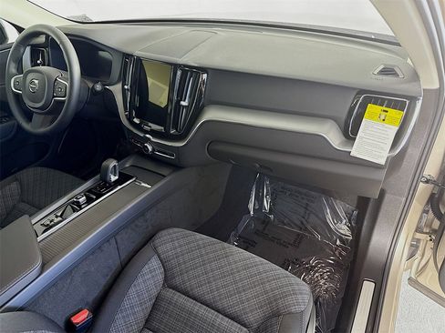 Used 2025 Volvo XC60 B5 Core w/ Protection Package Premier image 29