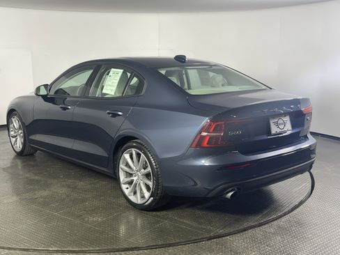 Used 2020 Volvo S60 T6 Momentum image 6