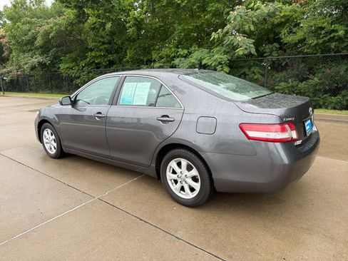 Used 2010 Toyota Camry LE FWD image 3