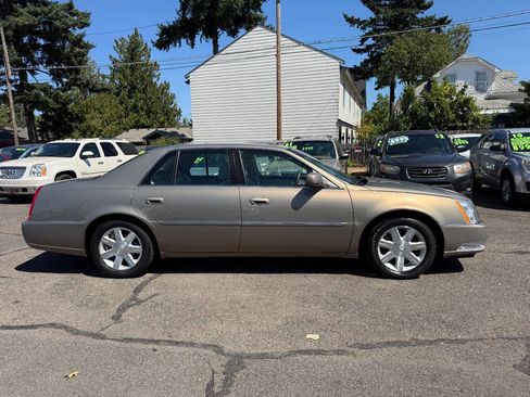 Used 2006 Cadillac DTS Luxury I w/ Sun And Sound Package image 11