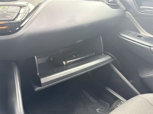 Used 2021 Toyota C-HR LE image 27