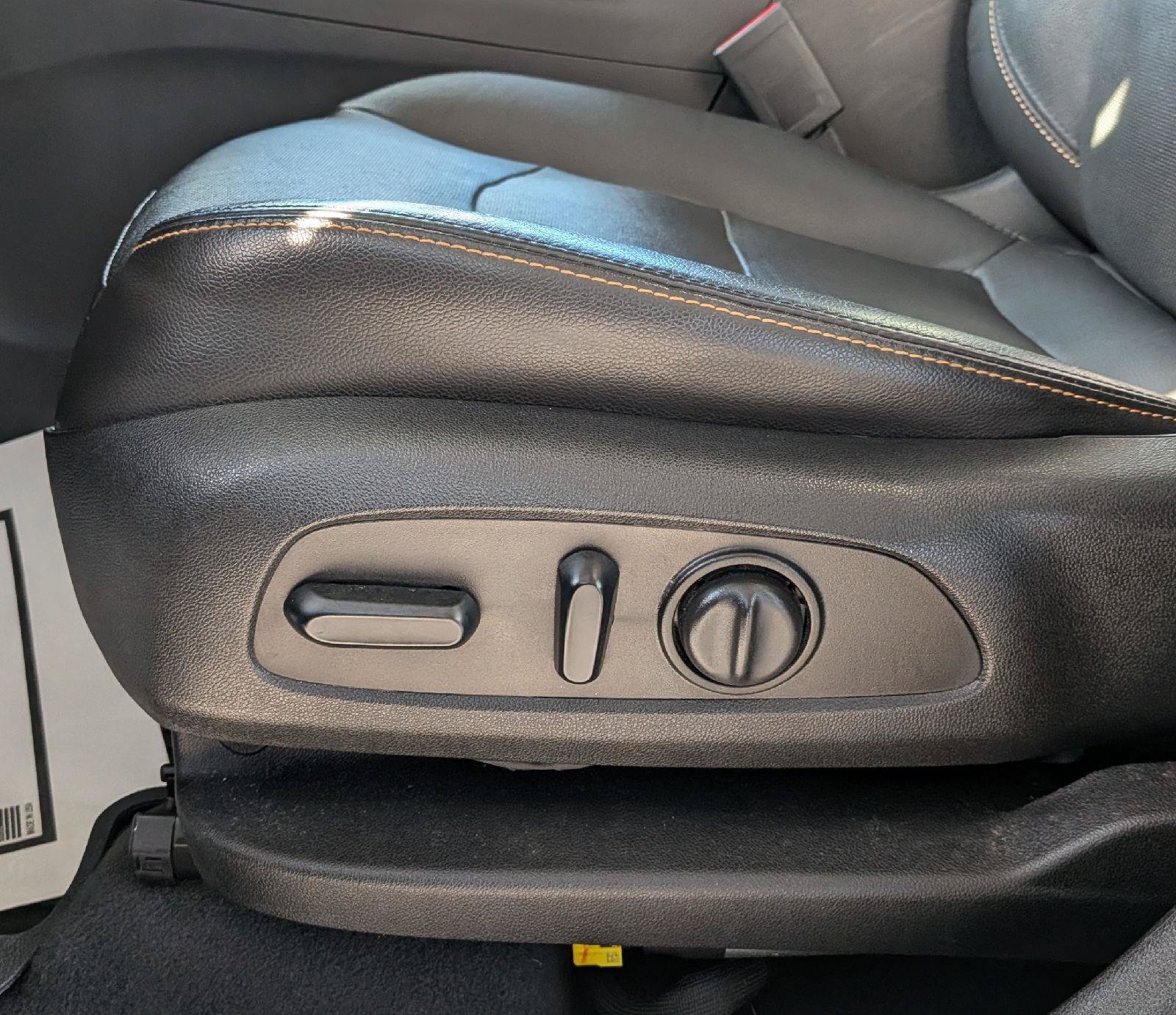 Used 2020 Chevrolet Equinox Premier AWD/4WD image 17