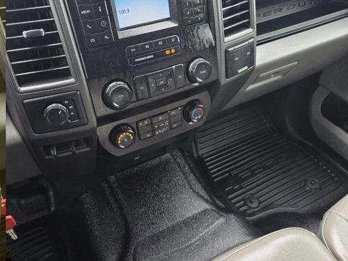 Used 2022 Ford F250 XL w/ STX Appearance Package image 27