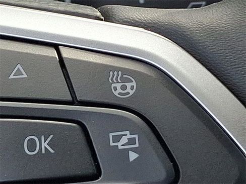 New 2025 Volkswagen Taos SE image 22