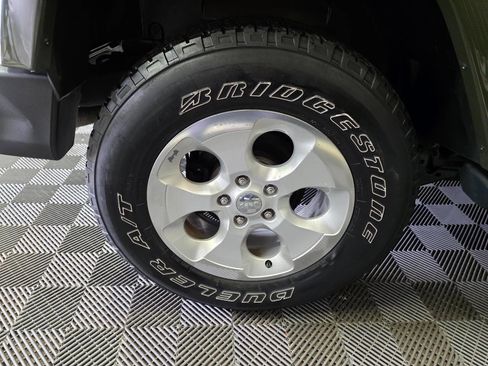 Used 2015 Jeep Wrangler Sahara w/ Connectivity Group AWD/4WD image 33