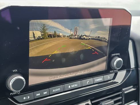 Used 2025 Nissan Pathfinder SV AWD/4WD image 16