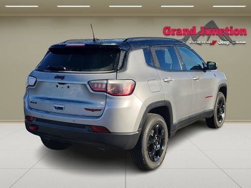 Used 2024 Jeep Compass Trailhawk image 4