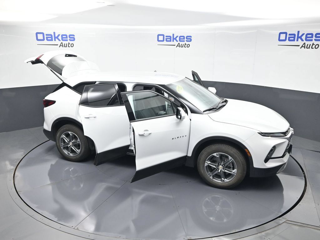 Used 2025 Chevrolet Blazer LT AWD/4WD image 58