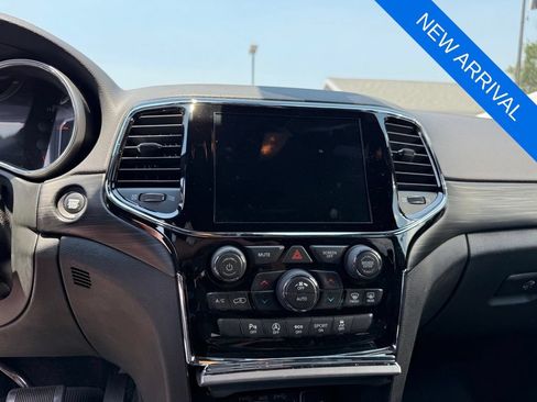 Used 2020 Jeep Grand Cherokee Altitude AWD/4WD image 11