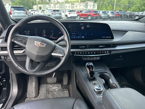 Certified 2025 Cadillac XT4 Premium Luxury w/ Cold Weather Package AWD/4WD image 35