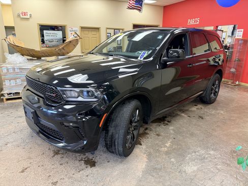 Used 2021 Dodge Durango SXT AWD/4WD image 3