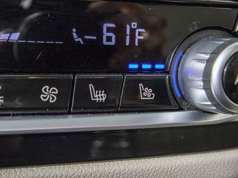 Used 2022 BMW 540i xDrive w/ M Sport Package image 29