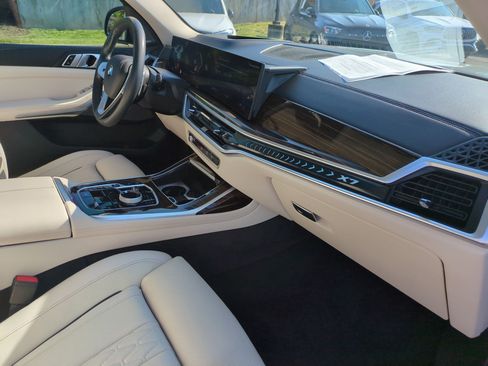 Used 2025 BMW X7 xDrive40i w/ Executive Package AWD/4WD image 37