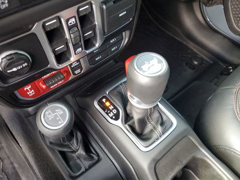 Used 2025 Jeep Wrangler Unlimited Rubicon AWD/4WD image 22