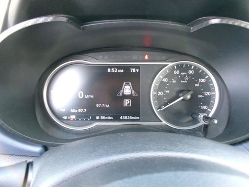Used 2024 Nissan Versa SV FWD image 15