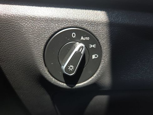 Certified 2022 Volkswagen Jetta SE FWD image 21