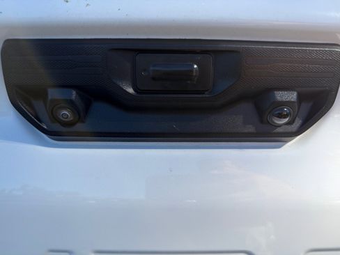 Used 2025 Chevrolet Silverado 2500 LT w/ Convenience Package image 16