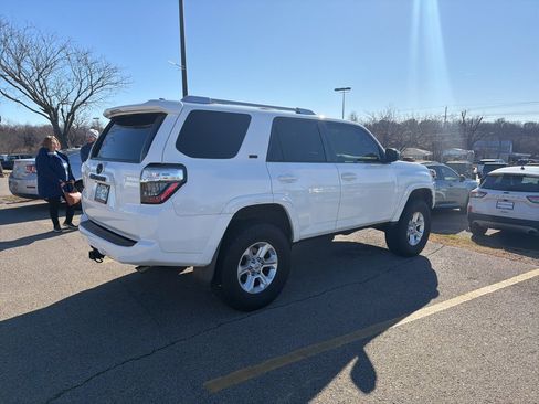Used 2018 Toyota 4Runner SR5 image 4