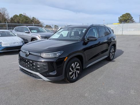 New 2026 Volkswagen Tiguan S FWD image 7