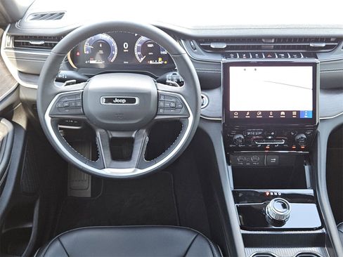 New 2025 Jeep Grand Cherokee L Limited image 27