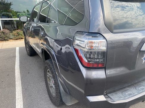 Used 2020 Toyota 4Runner SR5 AWD/4WD image 9