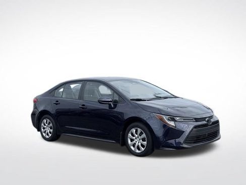 Used 2025 Toyota Corolla LE FWD image 4