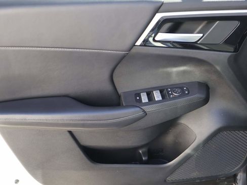 Used 2024 Mitsubishi Outlander SE image 7