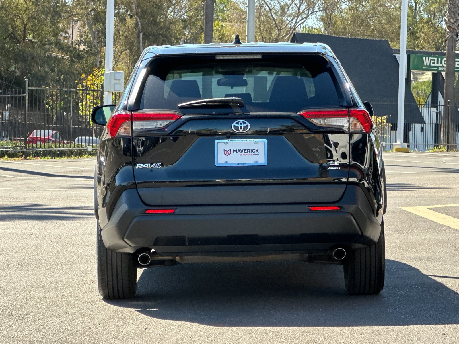 Used 2025 Toyota RAV4 LE AWD/4WD image 4
