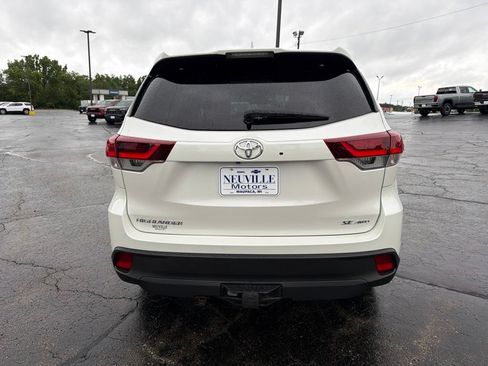 Used 2019 Toyota Highlander SE AWD/4WD image 4