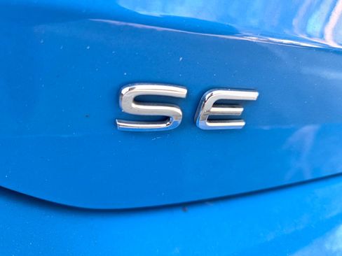 Used 2023 Volkswagen Taos SE FWD image 4