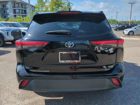 Used 2022 Toyota Highlander XLE FWD image 5