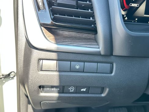 New 2026 Nissan Rogue Platinum AWD/4WD image 13