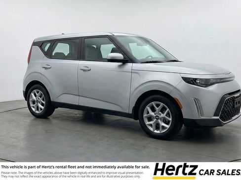 Used 2025 Kia Soul LX w/ LX Technology Package FWD image 1