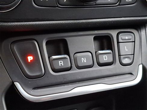 Used 2019 GMC Terrain Denali w/ Advanced Safety Package image 15