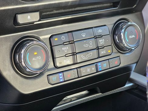 Used 2017 Ford F150 Lariat image 32