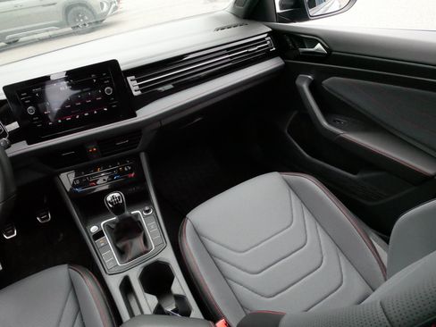 Used 2025 Volkswagen Jetta GLI Autobahn FWD image 11