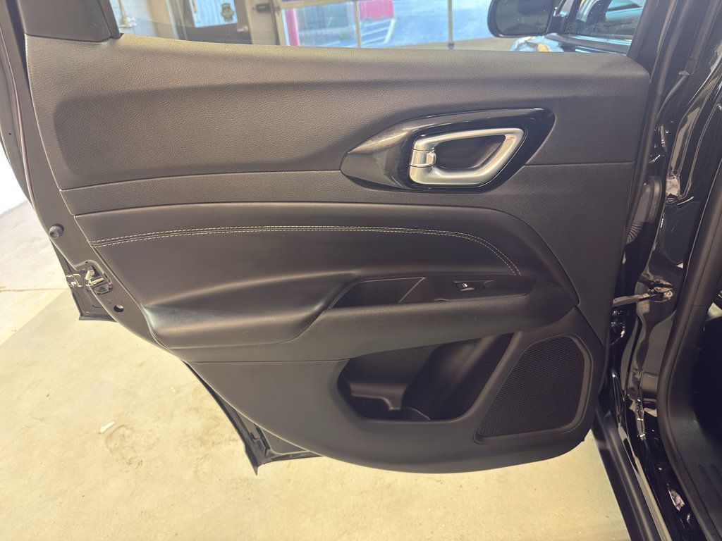 Used 2022 Jeep Compass Latitude AWD/4WD image 30