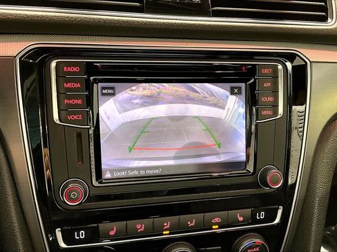 Used 2018 Volkswagen Passat 2.0T R-Line image 28