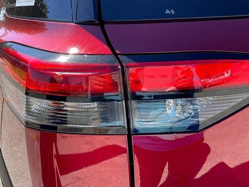 Used 2024 Nissan Pathfinder SV image 37