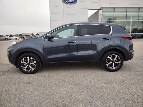 Used 2021 Kia Sportage LX image 2
