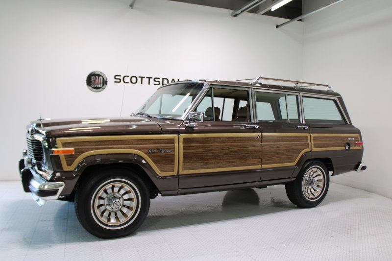 Used 1987 Jeep Grand Wagoneer AWD/4WD image 2