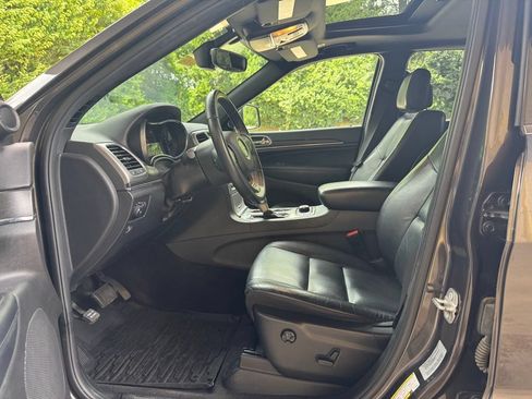 Used 2018 Jeep Grand Cherokee Limited AWD/4WD image 10